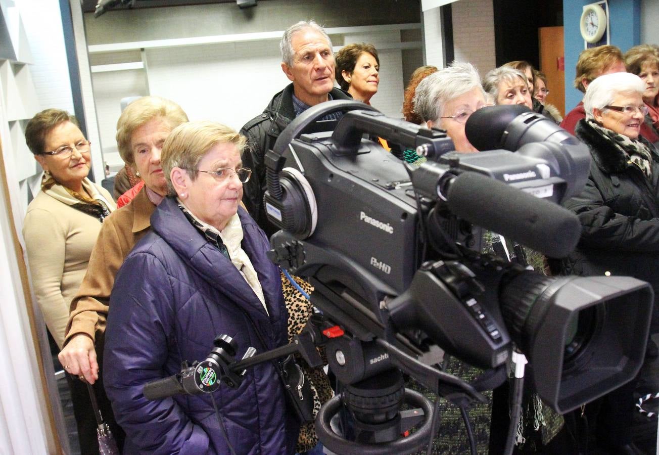 Visita a la multimedia de Diario LA RIOJA de un grupo del taller Vida Sana del Ayuntamiento de Logroño
