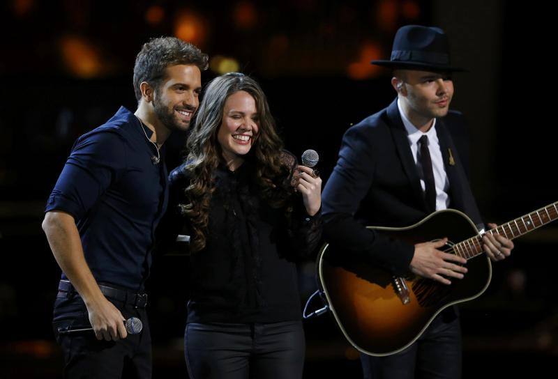 Pablo Alboran canta 'Donde Esta El Amor' con Jesse &amp; Joy.