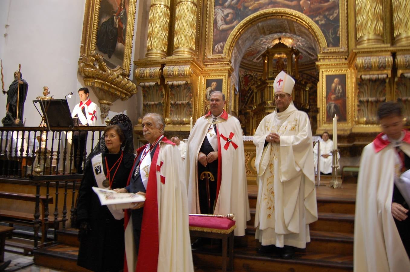 Inaugurado en Yuso un busto de Isabel la Católica y elección de Santiago Vivanco como caballero