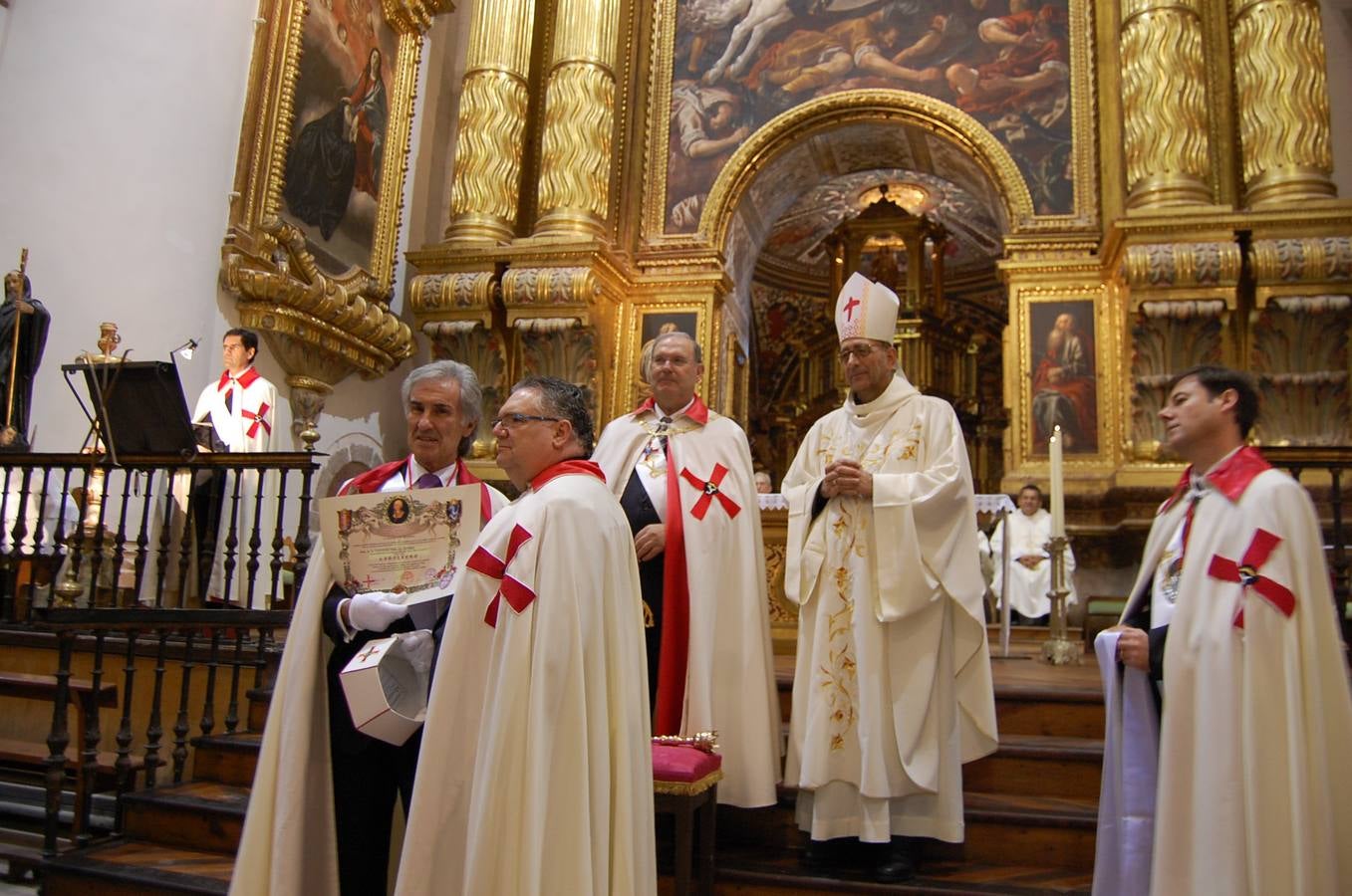 Inaugurado en Yuso un busto de Isabel la Católica y elección de Santiago Vivanco como caballero