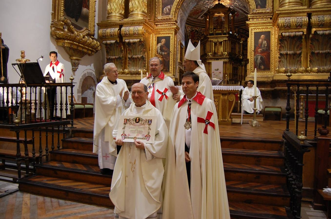 Inaugurado en Yuso un busto de Isabel la Católica y elección de Santiago Vivanco como caballero