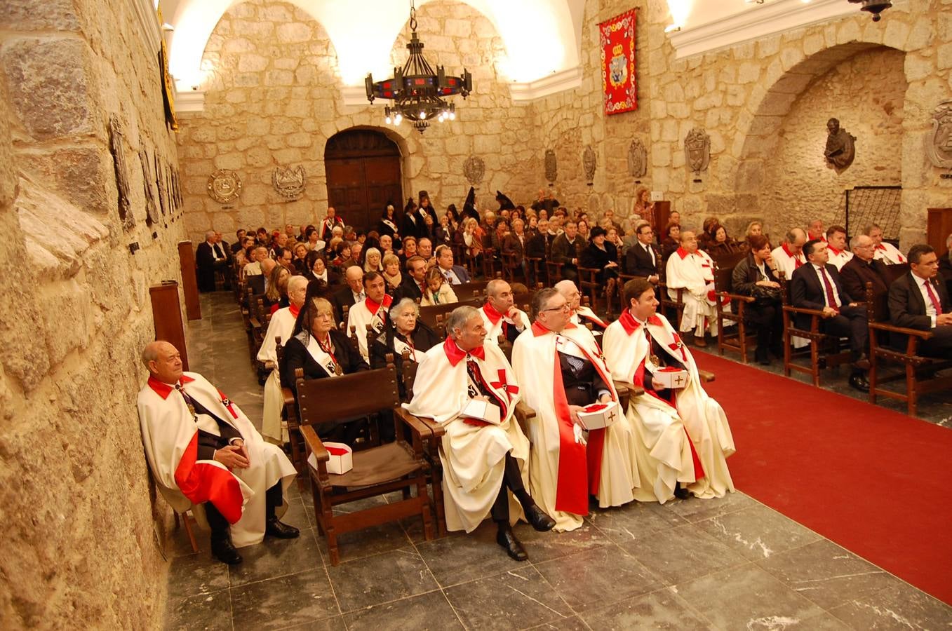 Inaugurado en Yuso un busto de Isabel la Católica y elección de Santiago Vivanco como caballero