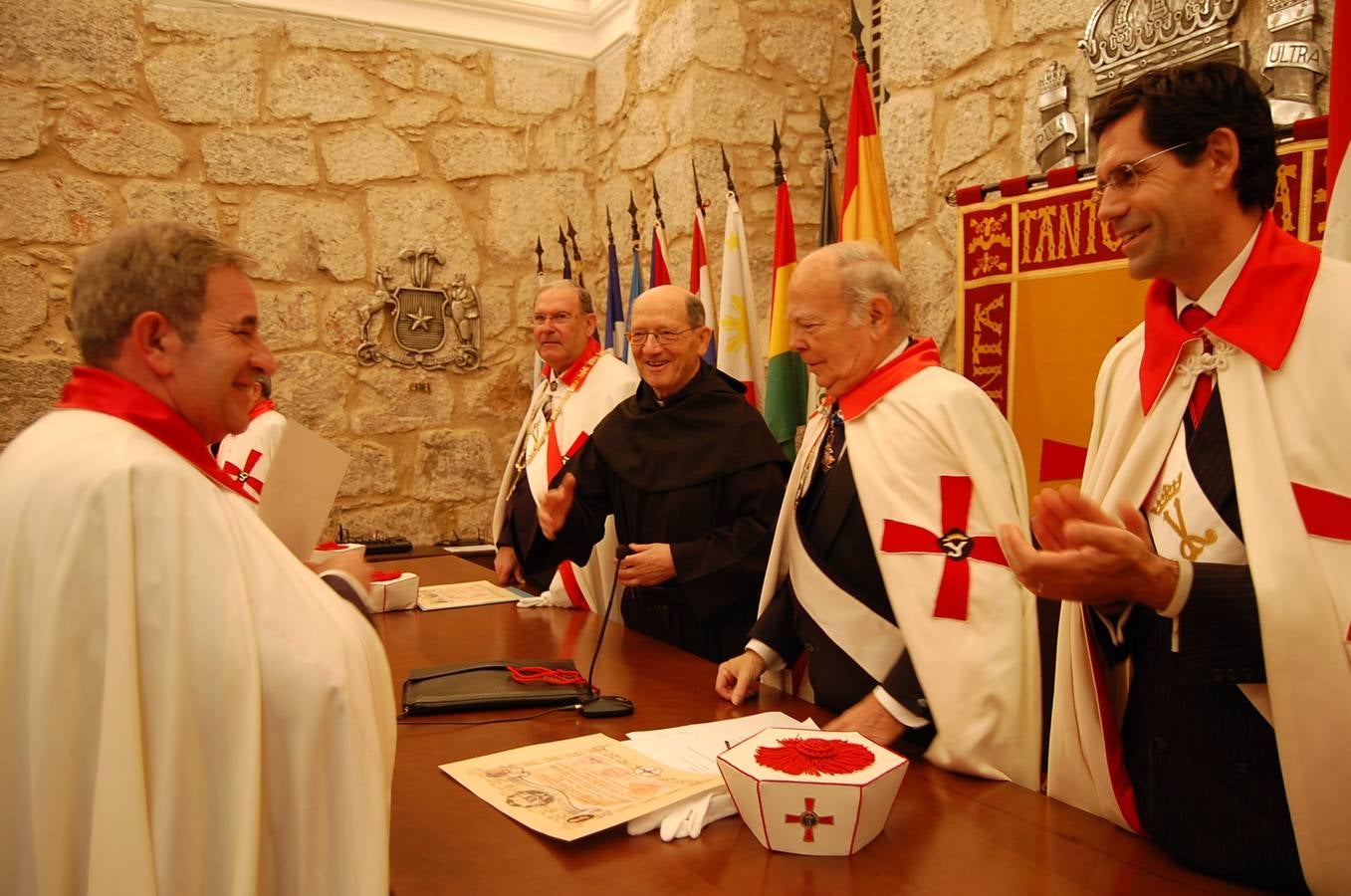 Inaugurado en Yuso un busto de Isabel la Católica y elección de Santiago Vivanco como caballero