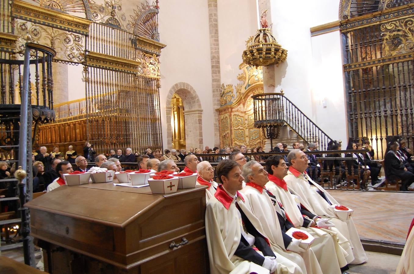 Inaugurado en Yuso un busto de Isabel la Católica y elección de Santiago Vivanco como caballero