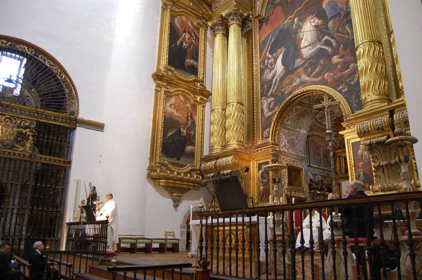 Inaugurado en Yuso un busto de Isabel la Católica y elección de Santiago Vivanco como caballero