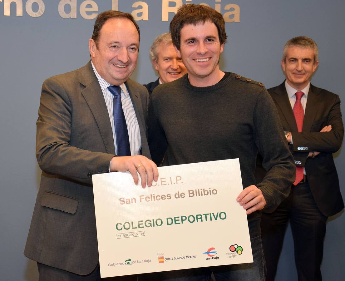 Diplomas para 14 centros que fomentan el deporte