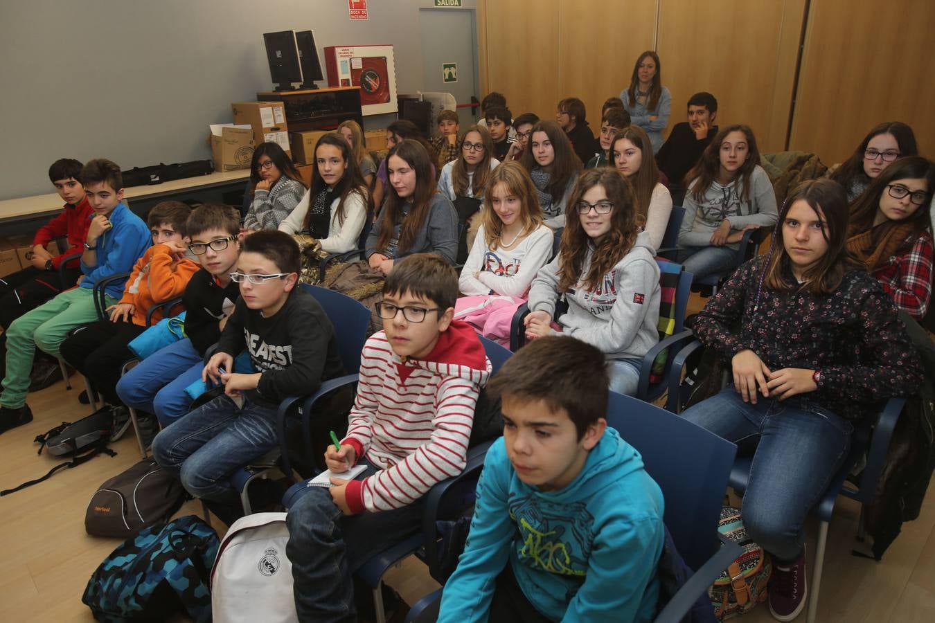 Alumnos de 1º y 2º,de la ESO, grupo B, del IES Virgen de Vico de Arnedo visitan la multimedia de Diario LA RIOJA