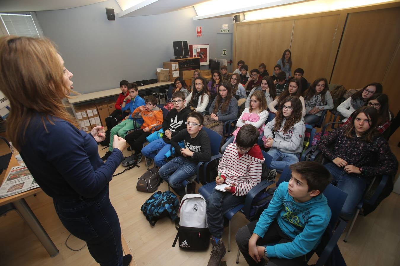 Alumnos de 1º y 2º,de la ESO, grupo B, del IES Virgen de Vico de Arnedo visitan la multimedia de Diario LA RIOJA