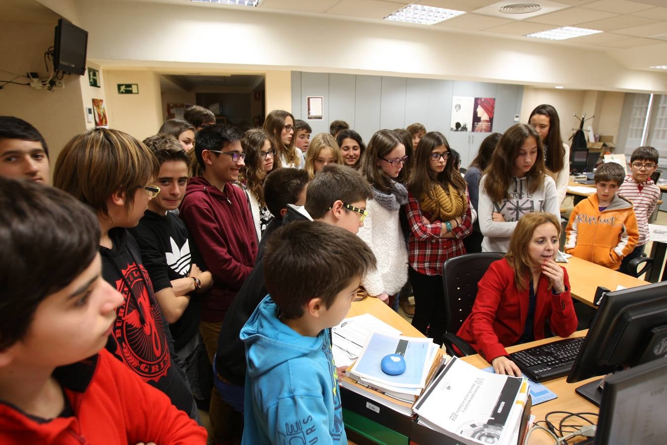 Alumnos de 1º y 2º,de la ESO, grupo B, del IES Virgen de Vico de Arnedo visitan la multimedia de Diario LA RIOJA