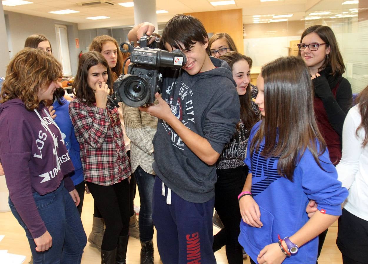 Alumnos de 1º y 2º,de la ESO, grupo A, del IES Virgen de Vico de Arnedo visitan la multimedia de Diario LA RIOJA