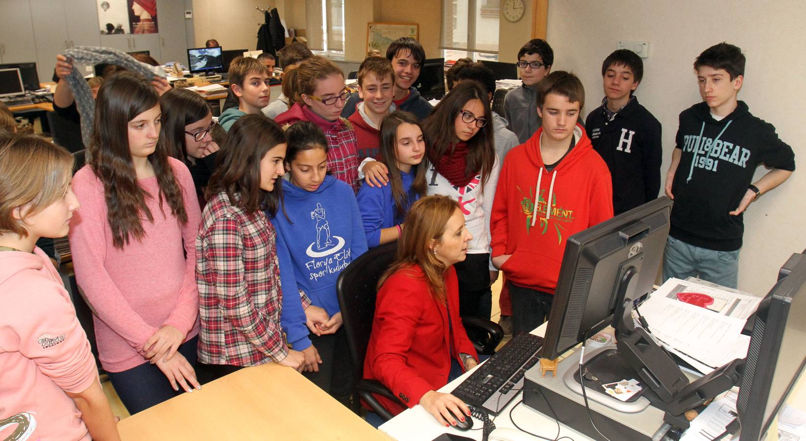 Alumnos de 1º y 2º,de la ESO, grupo A, del IES Virgen de Vico de Arnedo visitan la multimedia de Diario LA RIOJA