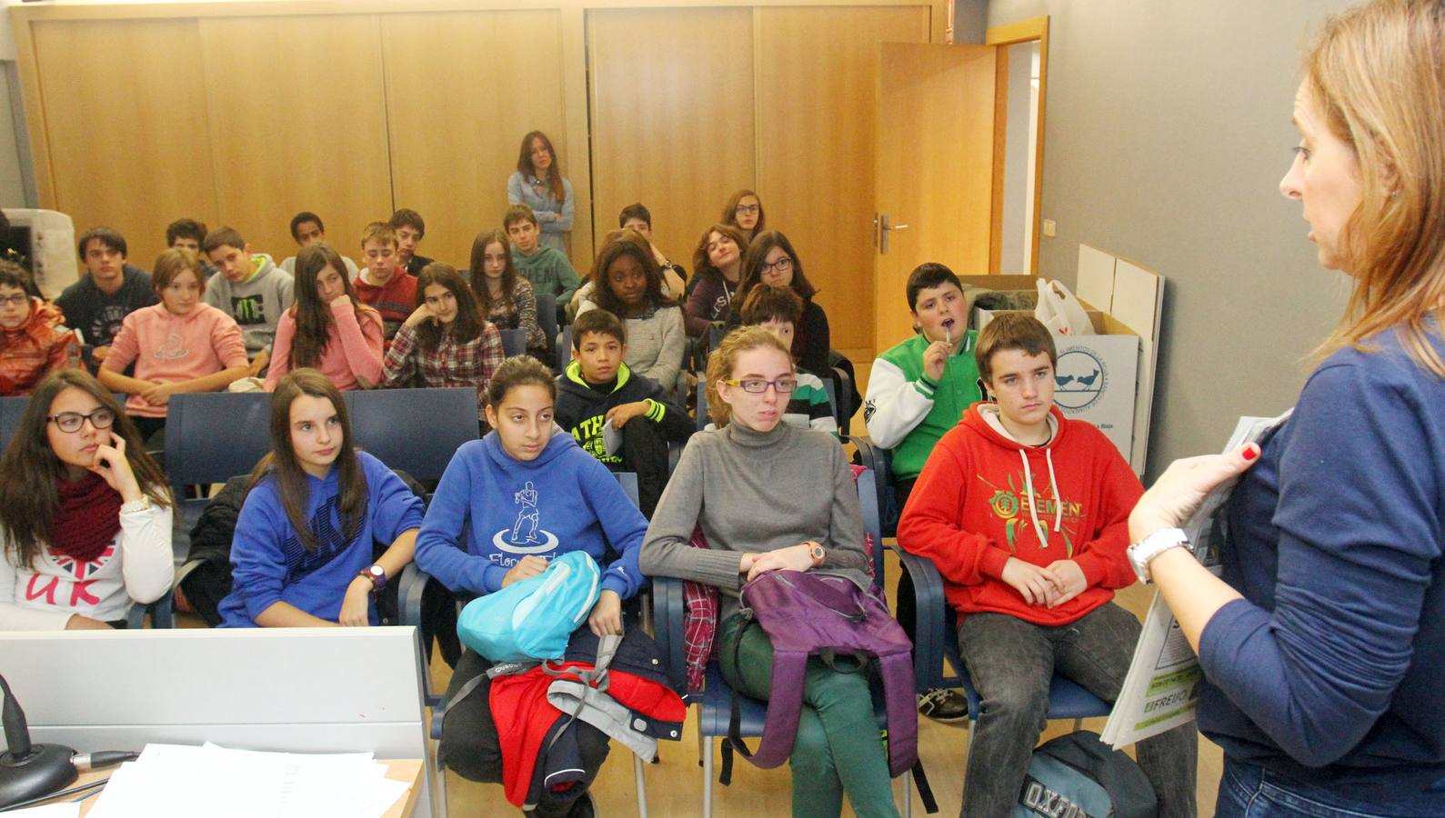 Alumnos de 1º y 2º,de la ESO, grupo A, del IES Virgen de Vico de Arnedo visitan la multimedia de Diario LA RIOJA