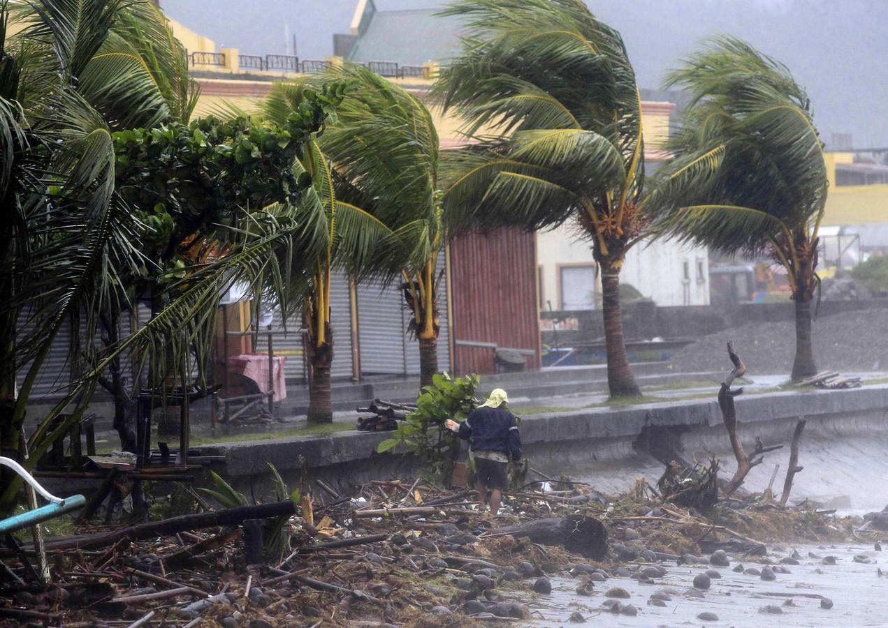 El paso de Hagupit, en imágenes