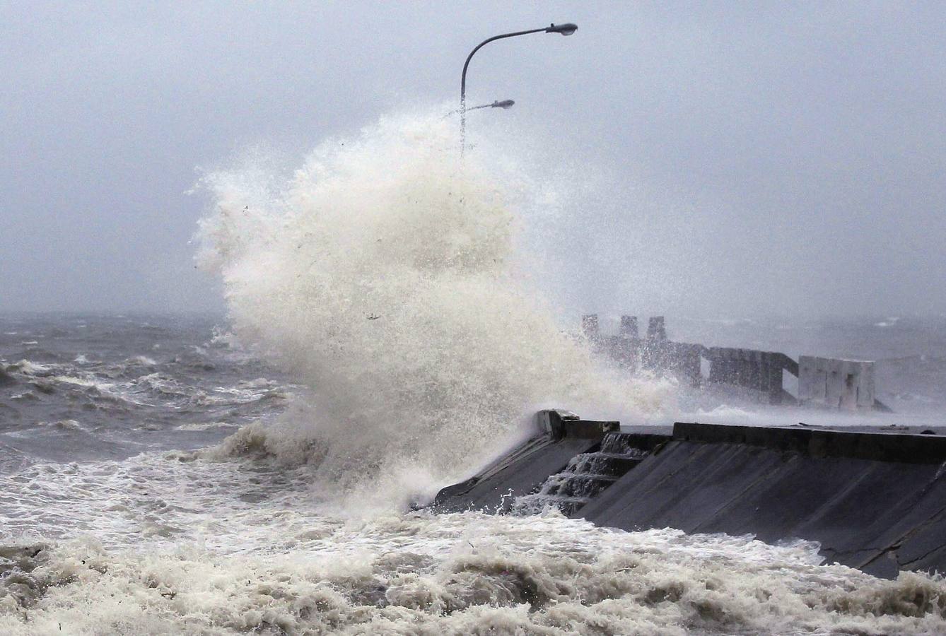 El paso de Hagupit, en imágenes