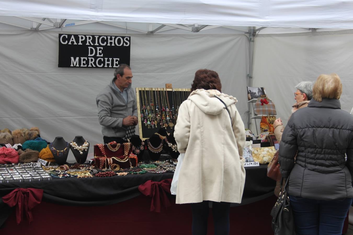 Mercado navideño por Santa Lucía en Arnedo