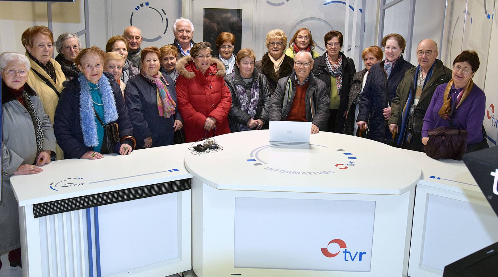 Alumnos del programa Vida Sana del Ayuntamiento de Logroño visitan la multimedia La Rioja