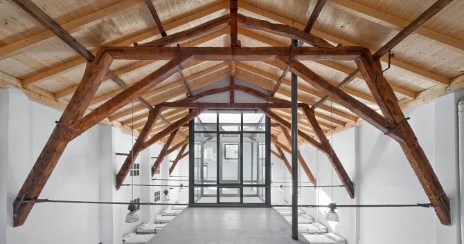 Albergue de peregrinos Santiago Apostol, en la calle Ruavieja. 