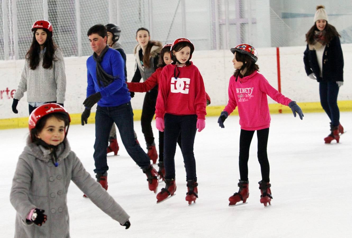La pista de hielo se llena por Navidad