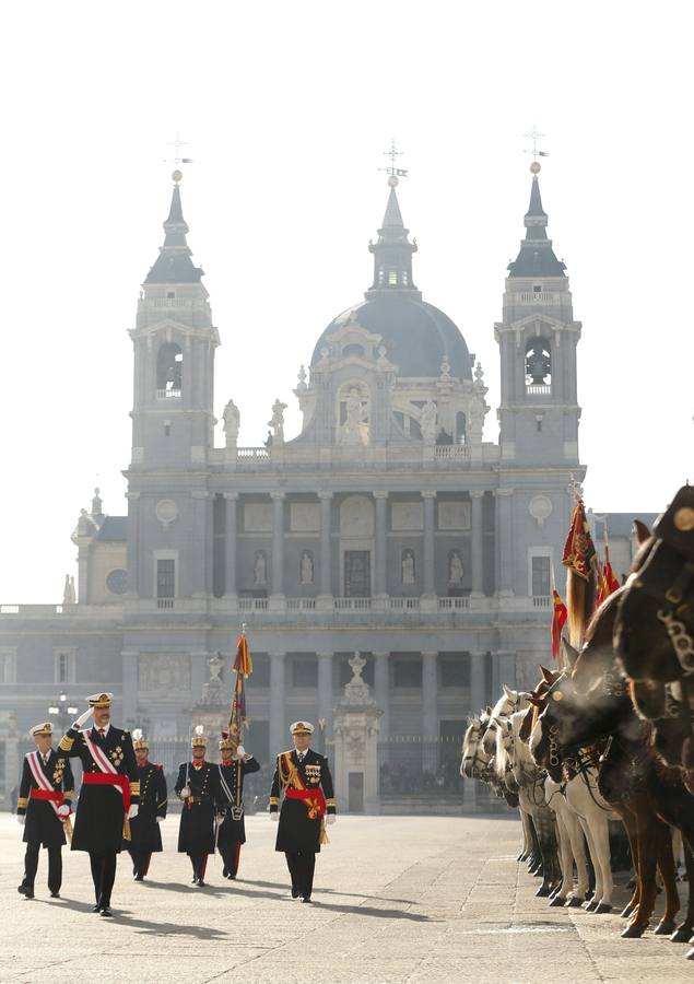 Felipe VI preside por vez primera, acompañado de doña Letizia, la celebración de la Pascua Militar.