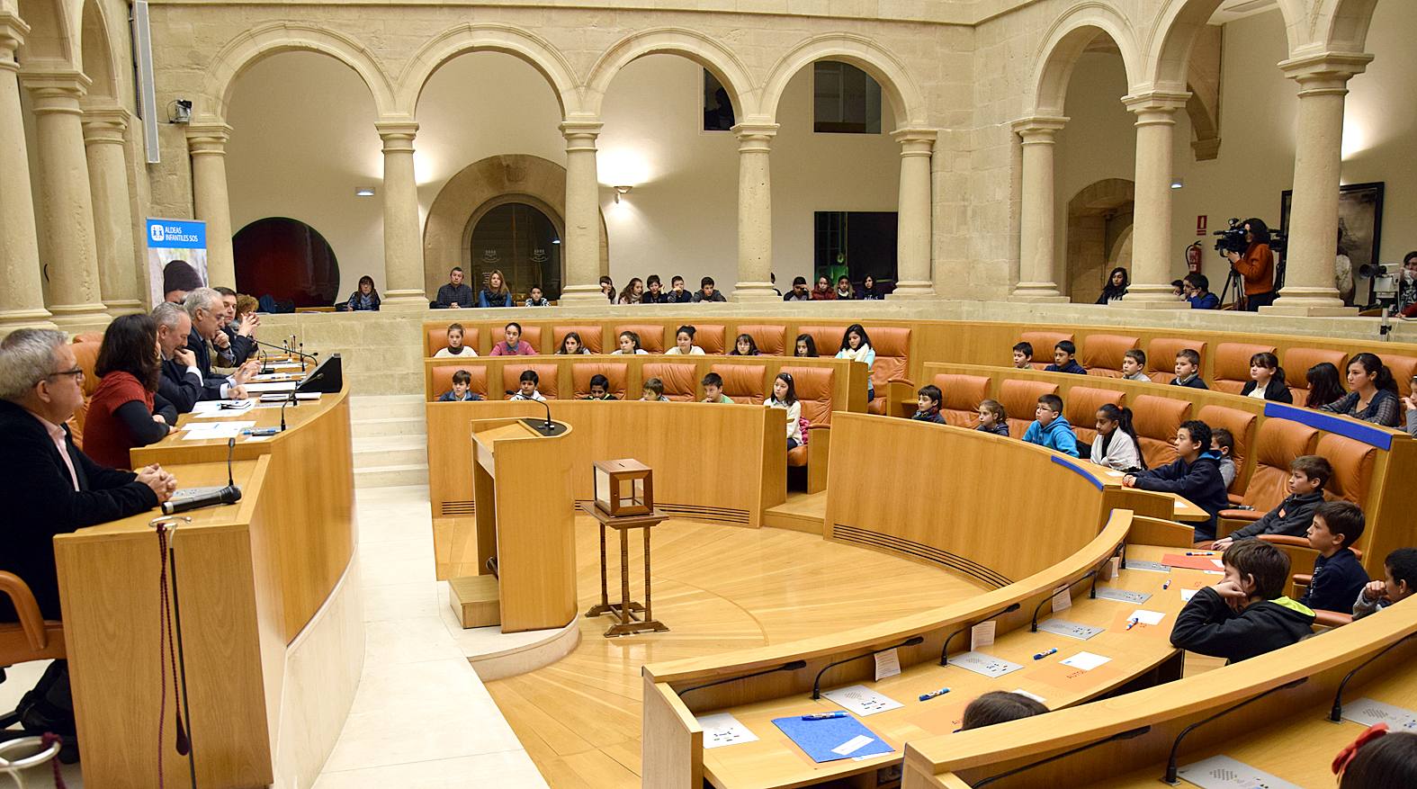 Aldeas Infantiles lleva a los escolares al Parlamento