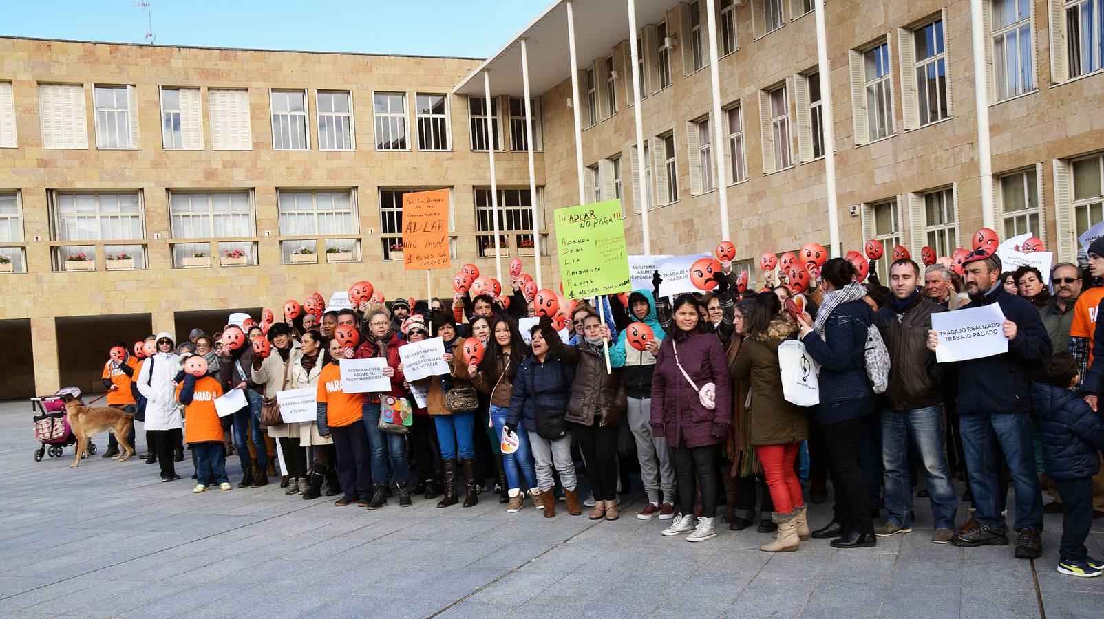 Las trabajadoras de Adlar reclaman su sueldo