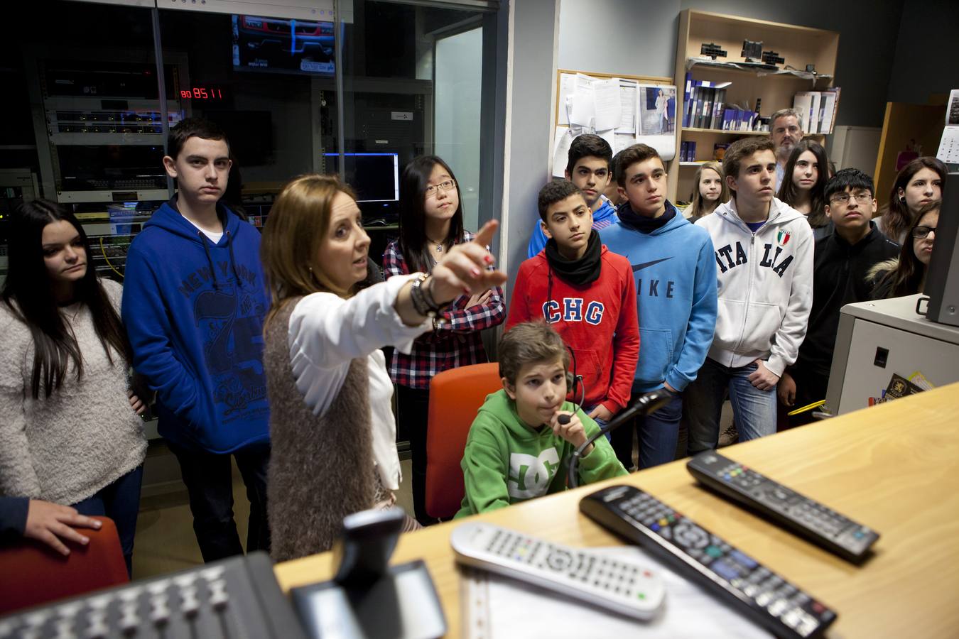 Alumnos de 3º A de la ESO del Colegio Los Boscos visitan la multimedia de Diario LA Rioja