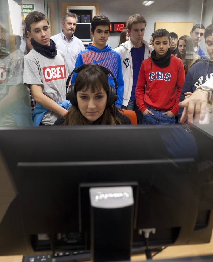 Alumnos de 3º A de la ESO del Colegio Los Boscos visitan la multimedia de Diario LA Rioja