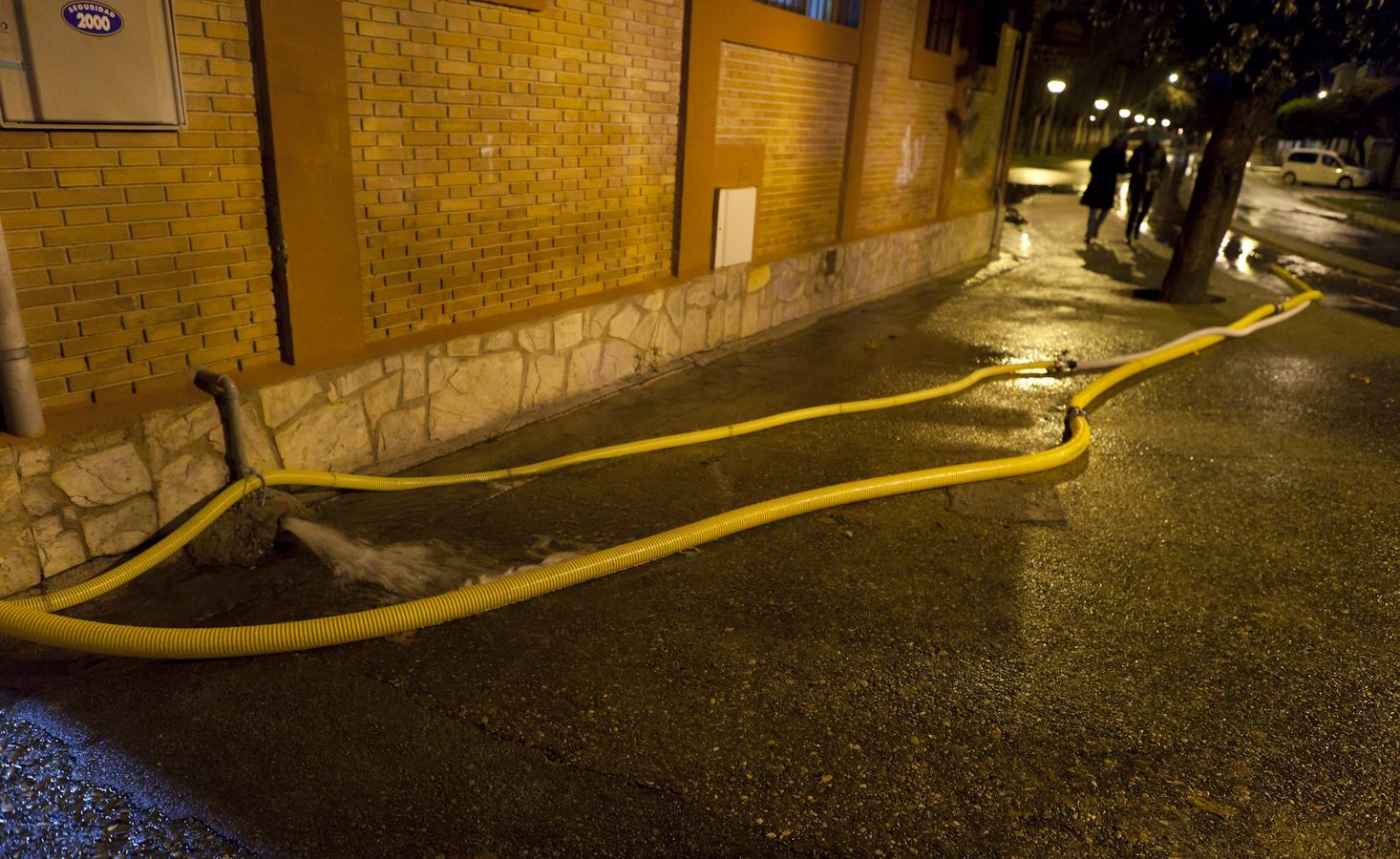 Cae la noche, sube el Ebro