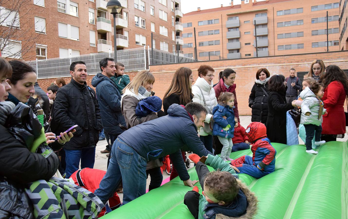 El barrio de El Arco celebra una fiesta infantil de Carnaval