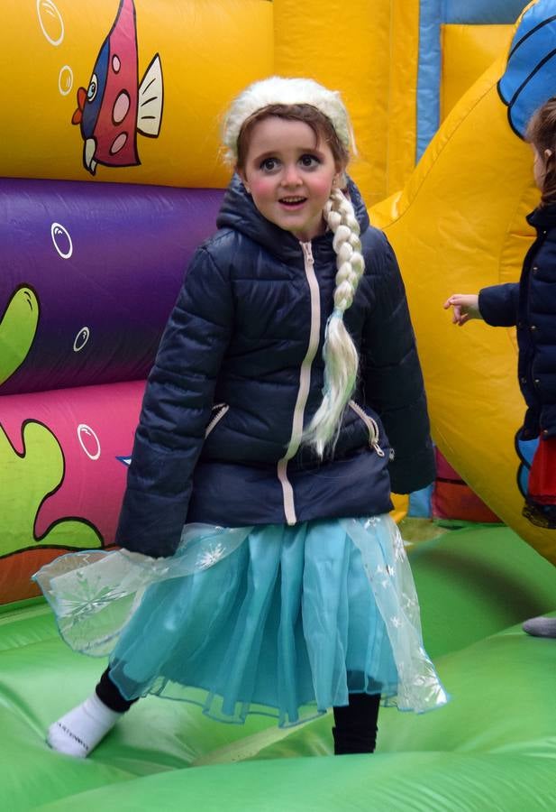 El barrio de El Arco celebra una fiesta infantil de Carnaval