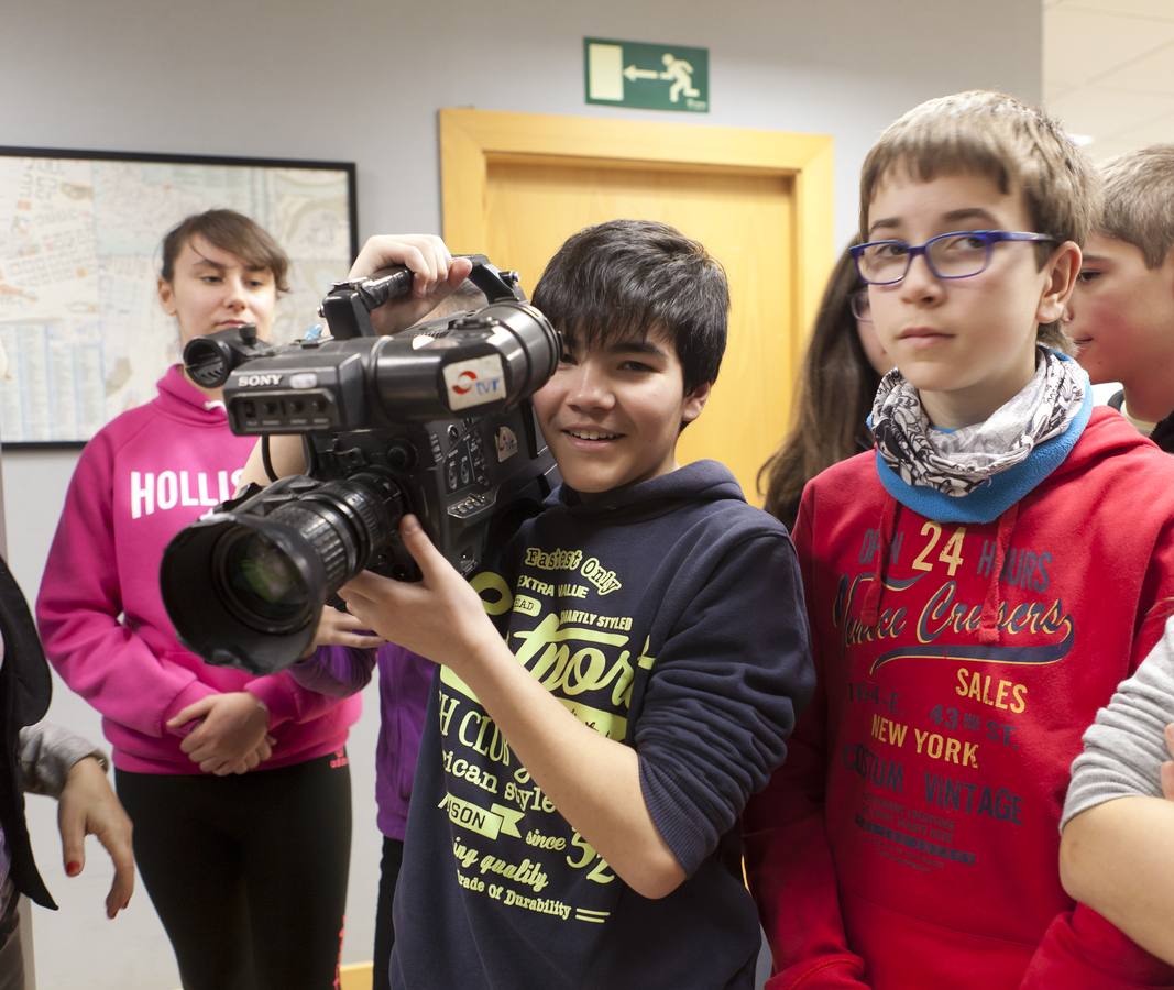 Los alumnos de 2º C y E de la ESO del Ies Escultor Daniel visitan la multimedia de Diario LA RIOJA