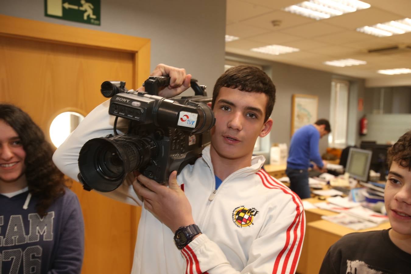 Visita de alumnos del Escultor Daniel