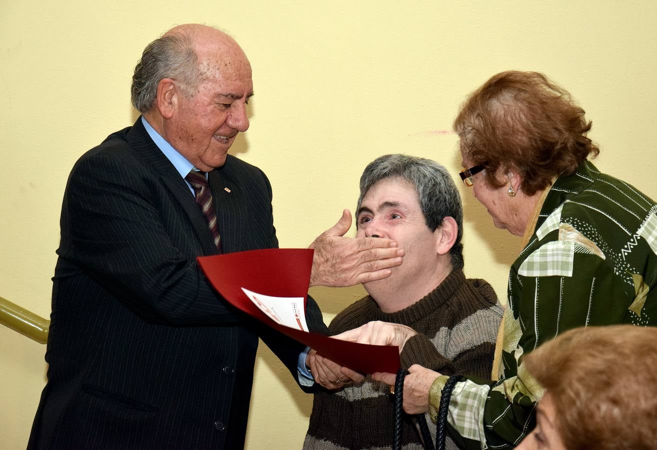 Cruz Roja homenajea a sus socios más veteranos