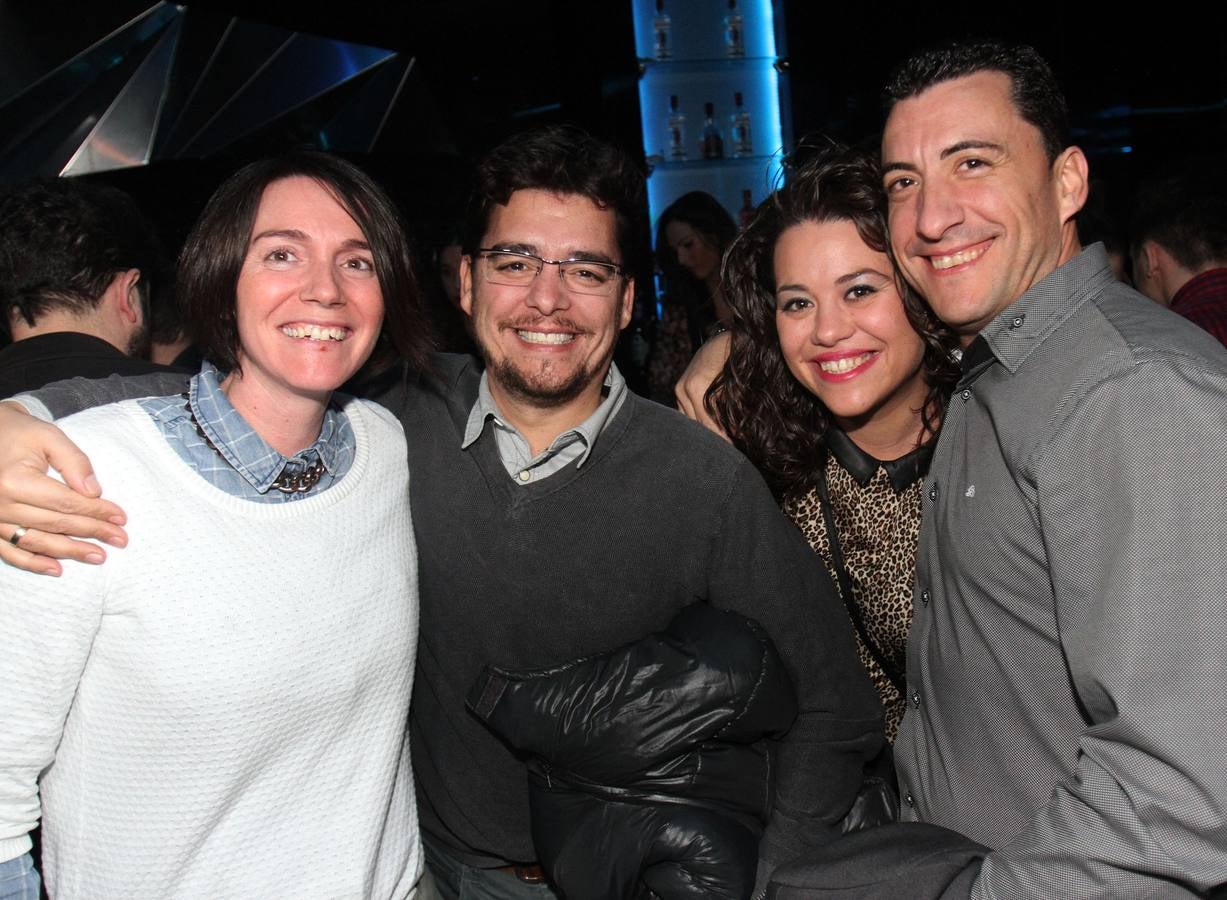 Supersubmarina hace gozar en la sala Sum