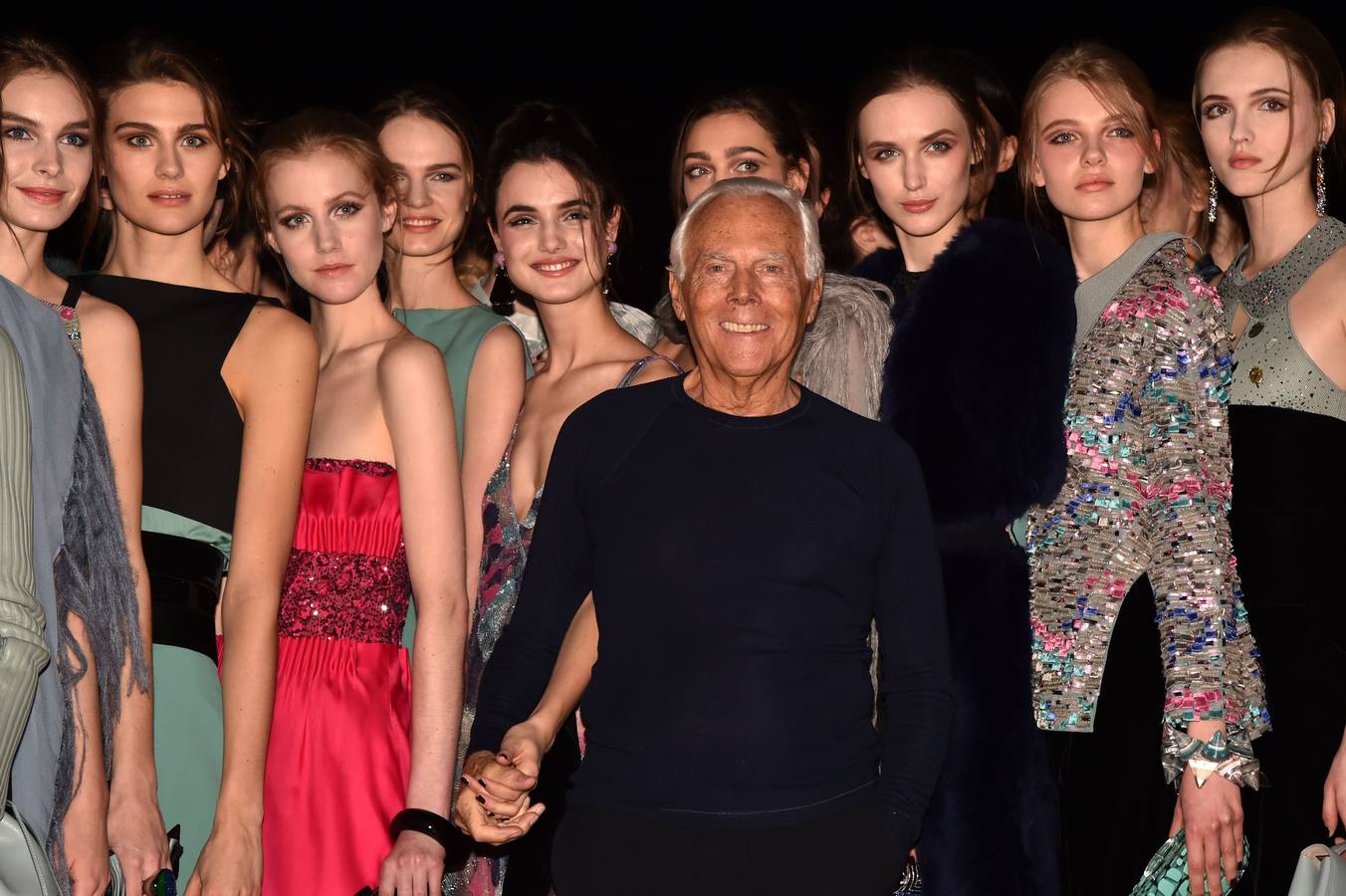 Giorgio Armani. La gran apuesta del diseñador italiano han sido los trajes sastre de americana y pantalón, así como los vestidos, largos y con escote palabra de honor.