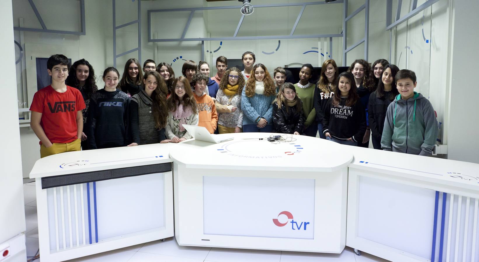 Visita de los alumnos de Escultor Daniel a la multimedia de Diario LA RIOJA