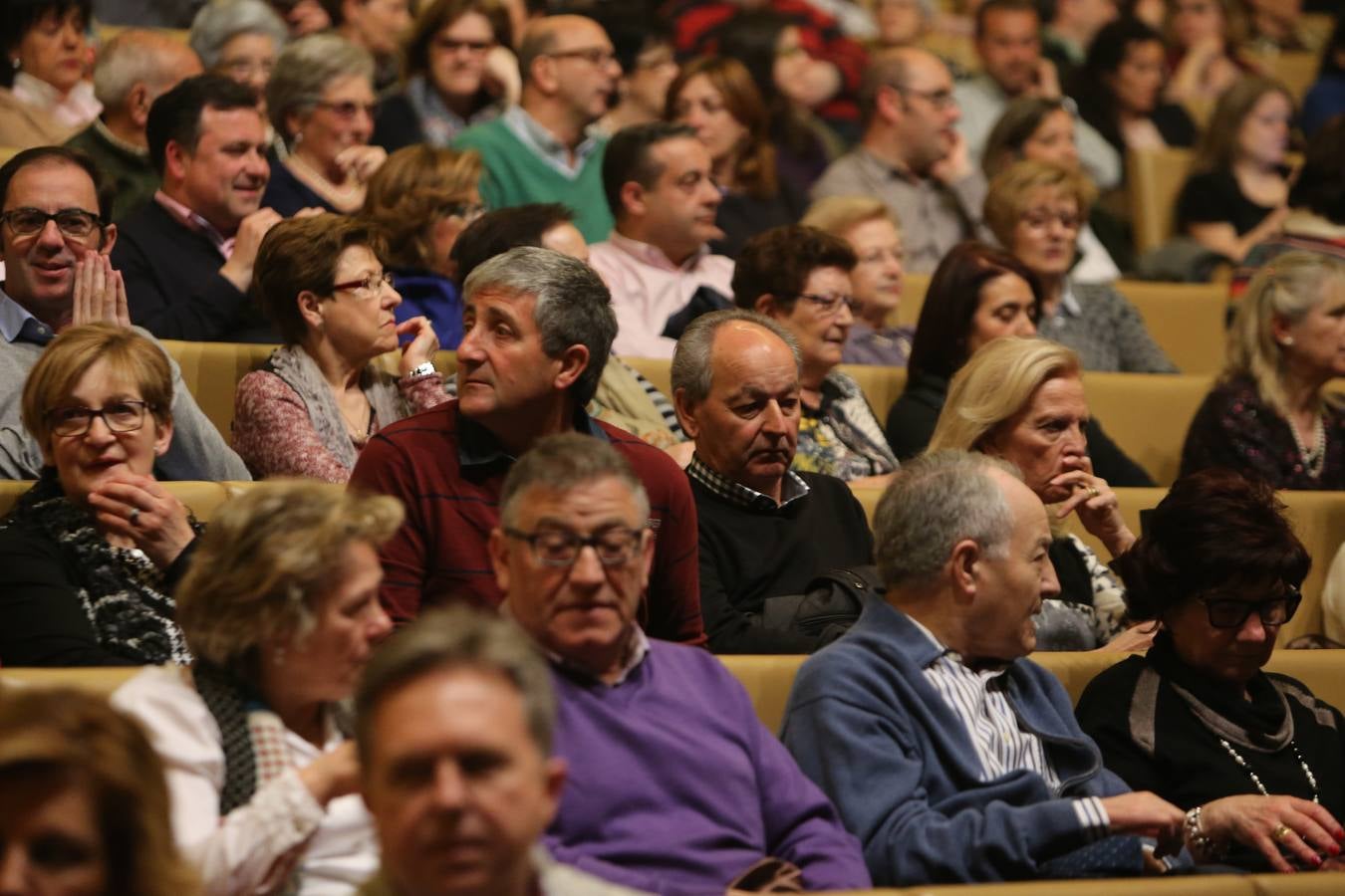 Raphael arranca los aplausos del numeroso público en su concierto en Riojaforum