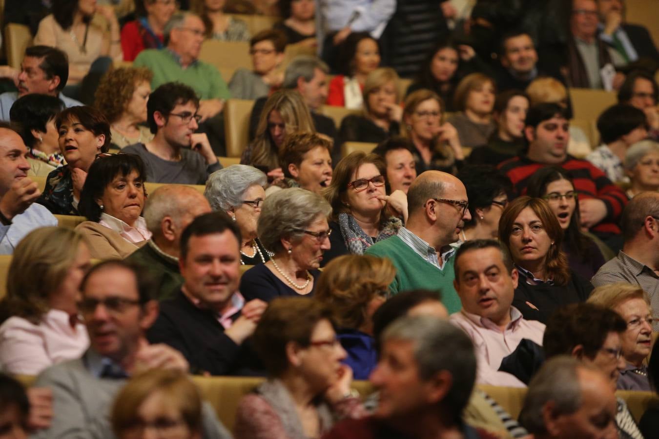 Raphael arranca los aplausos del numeroso público en su concierto en Riojaforum