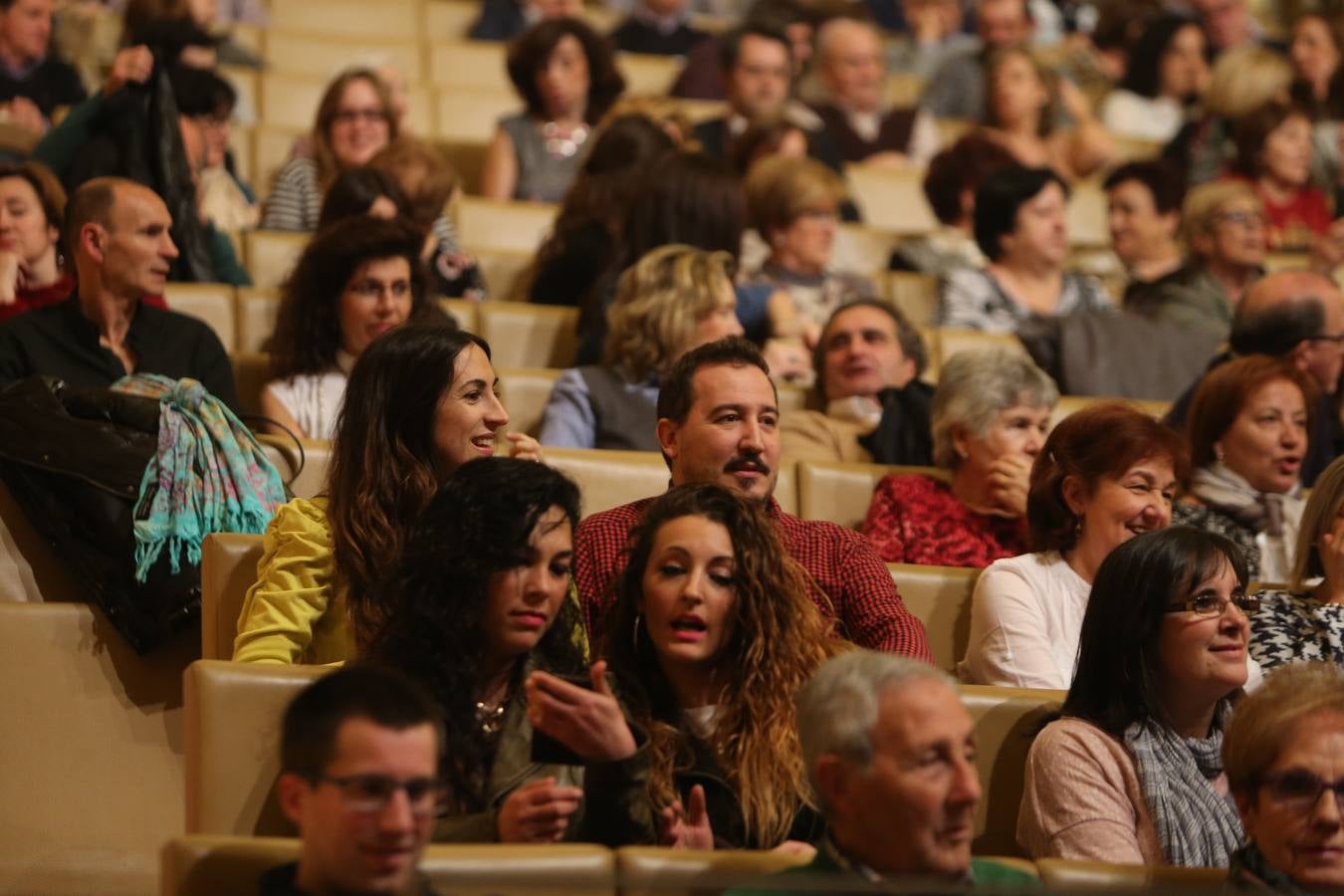 Raphael arranca los aplausos del numeroso público en su concierto en Riojaforum