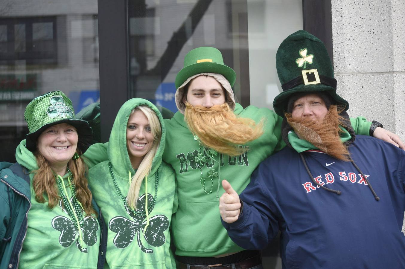 Un grupo de personas celebra el Día de San Patricio en la ciudad estadounidense de Boston.