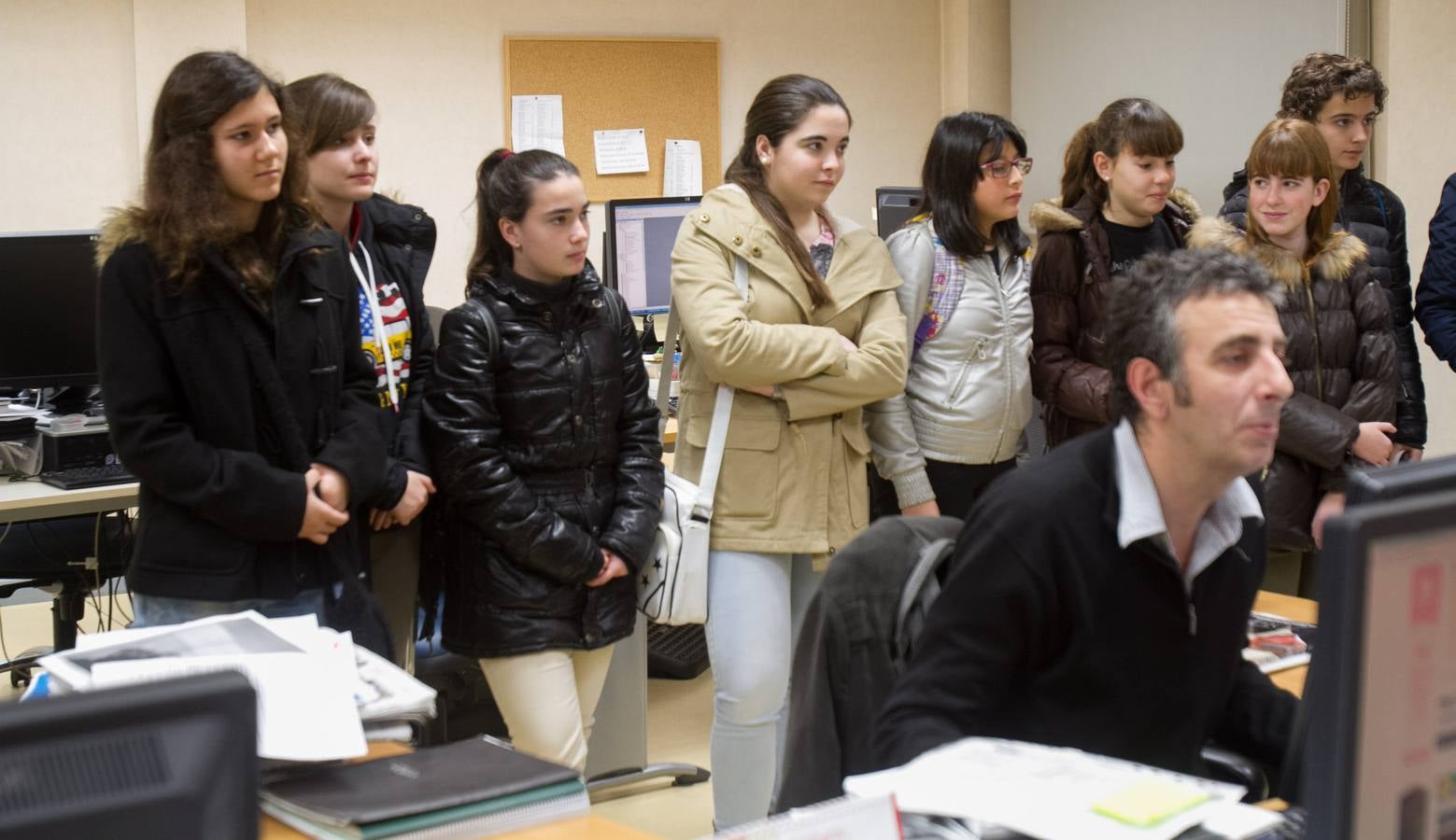 Los alumnos de 1º y 2º de la ESO del IES Gonzalo de Berceo visitan la multimedia de Diario LA RIOJA