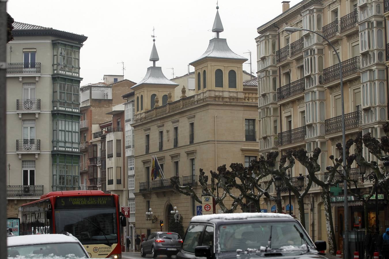 Logroño luce sus chapiteles