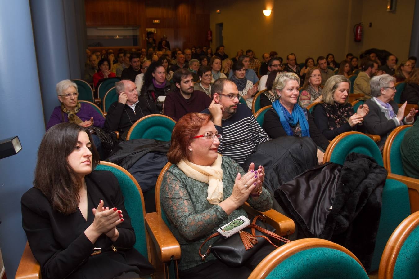 Entrega de diplomas e insignias a los titulados 2013/2014 de de la UNED