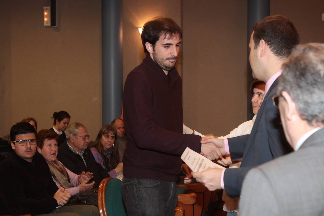 Entrega de diplomas e insignias a los titulados 2013/2014 de de la UNED