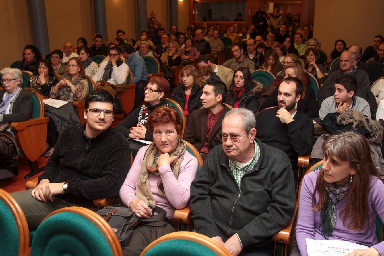 Entrega de diplomas e insignias a los titulados 2013/2014 de de la UNED