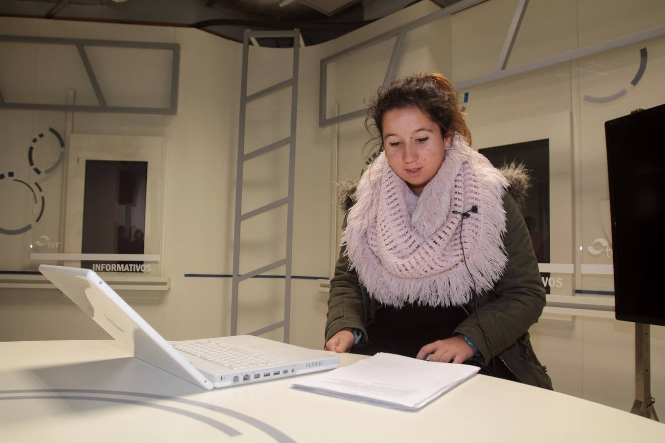 Alumnos de 3º A de la ESO del colegio Marianistas visitan la multimedia de Diario LA RIOJA