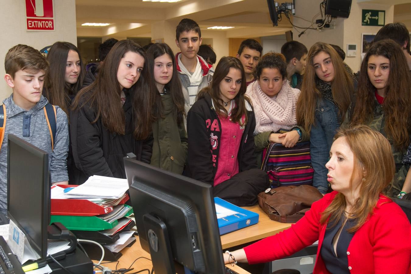 Alumnos de 3º A de la ESO del colegio Marianistas visitan la multimedia de Diario LA RIOJA