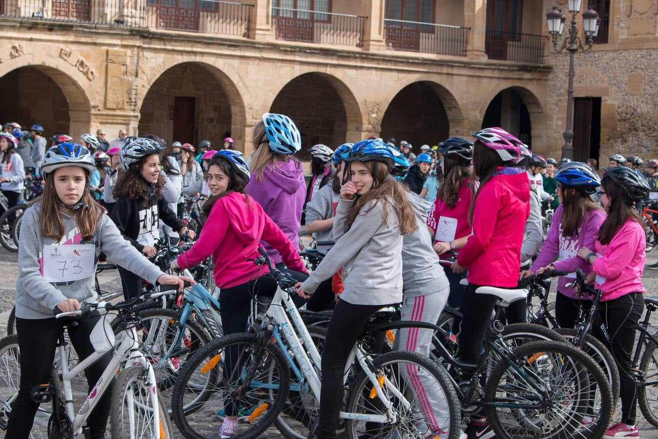 II Marcha Ciclista Solidaria, en favor de la Asociación Española contra el Cáncer en Santo Domingo de La Calzada