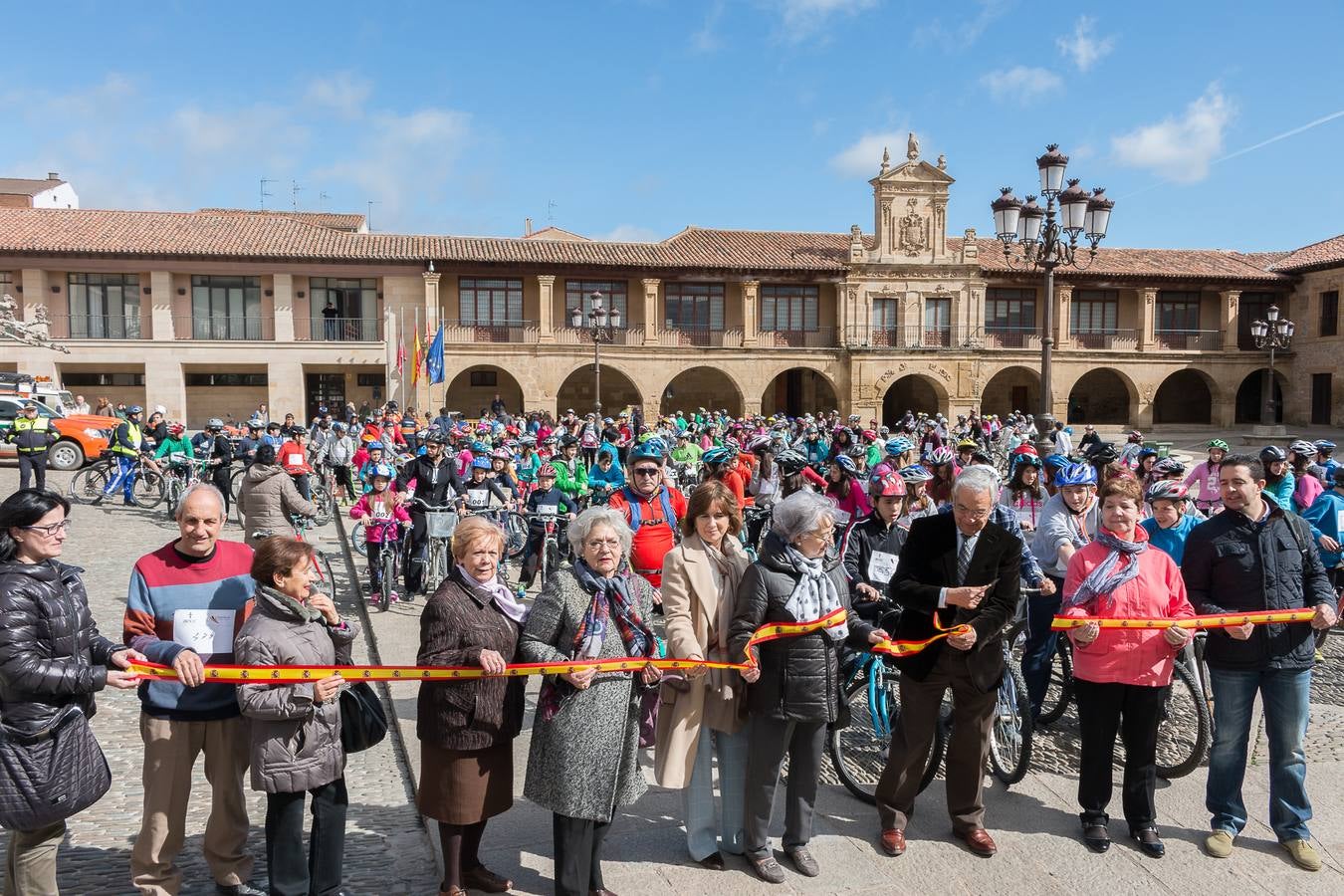 II Marcha Ciclista Solidaria, en favor de la Asociación Española contra el Cáncer en Santo Domingo de La Calzada