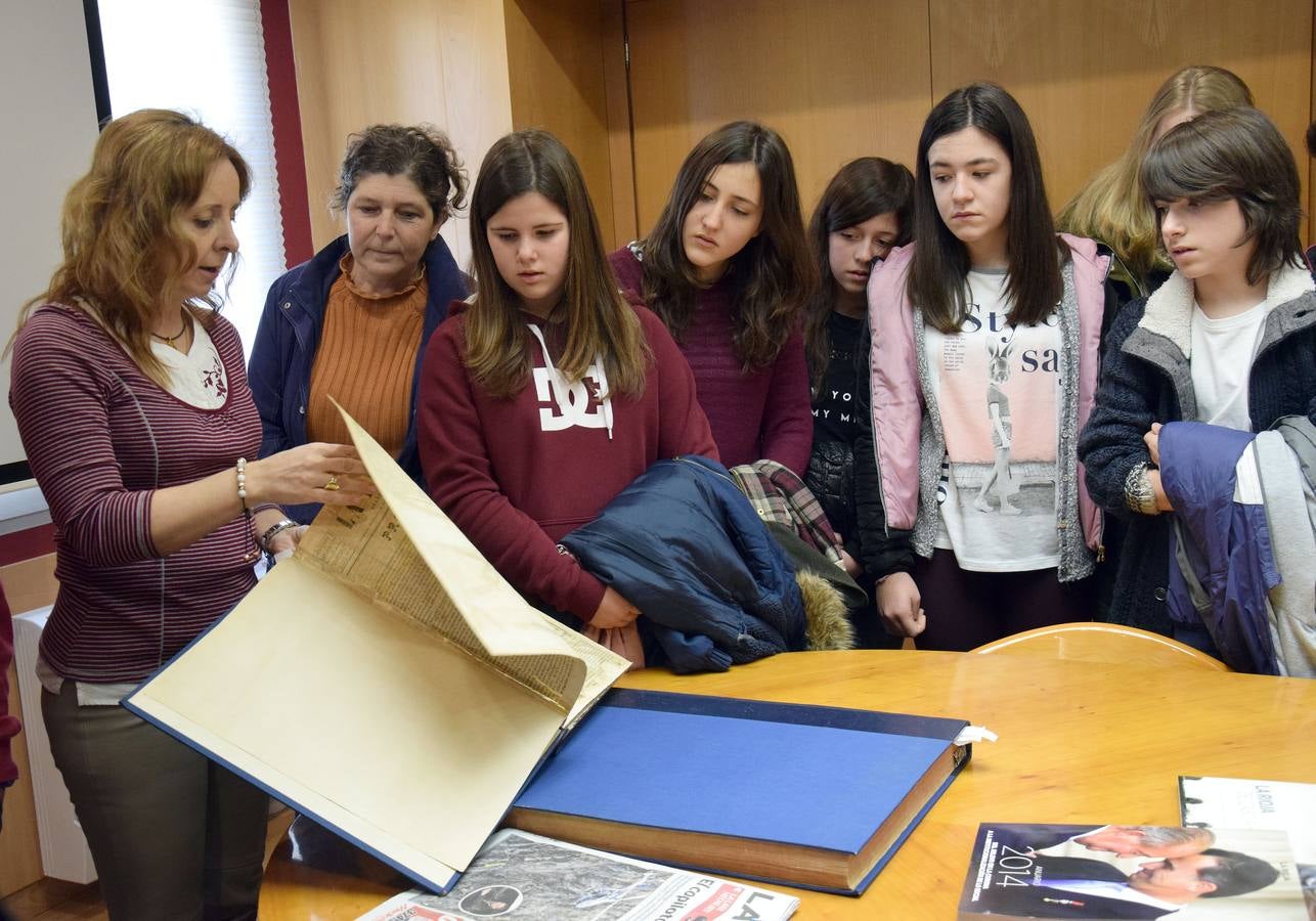 Alumnos de 1º y 2º de la ESO del Sies Rey Don García, sección Baños de Río Tobía, visitan la multimedia de Diario LA RIOJA